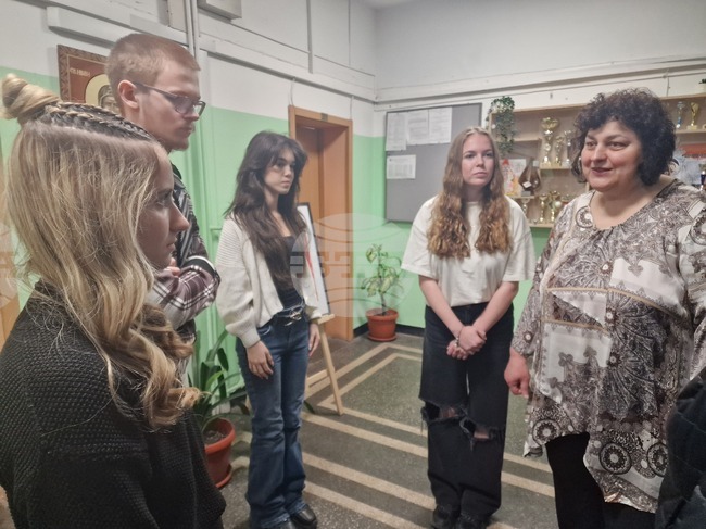 Отборът на Езиковата гимназия в Перник за пореден път извоюва първа награда на състезание на Френския културен институт