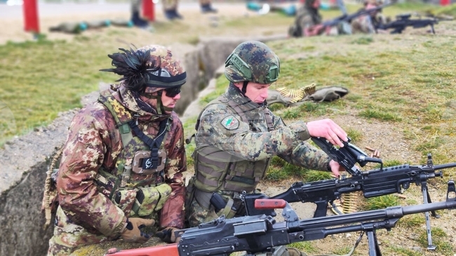 Български и италиански военнослужещи проведоха съвместна тренировка на Учебен център „Люляк“, съобщиха от Министерството на отбраната 