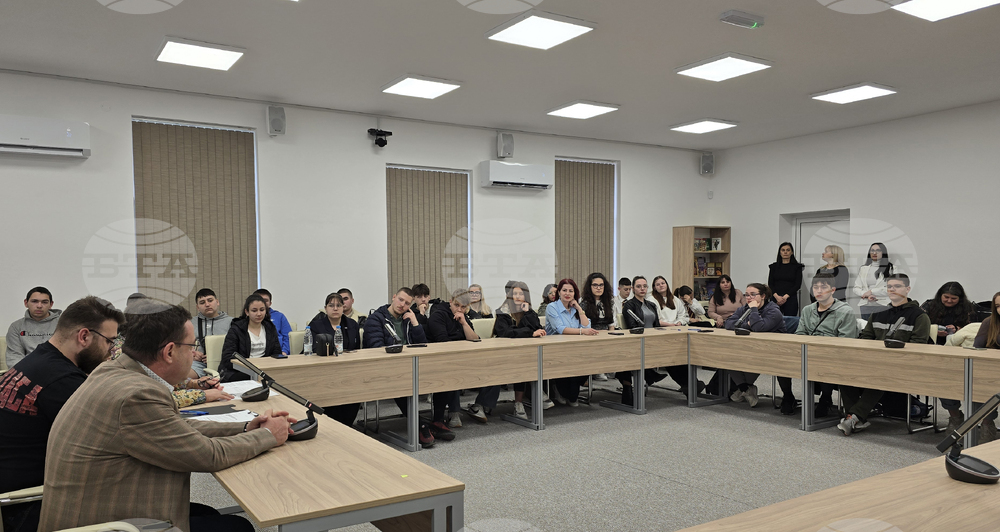 Свищов - Младежки център - Студентски и ученически съвети - община - среща