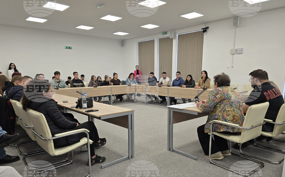 Свищов - Младежки център - Студентски и ученически съвети - община - среща