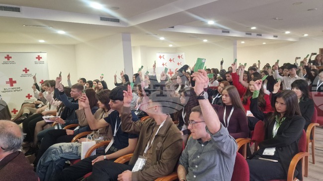 Младежкият Червен кръст прие отчета си за 2025 г. на национален форум в Девин