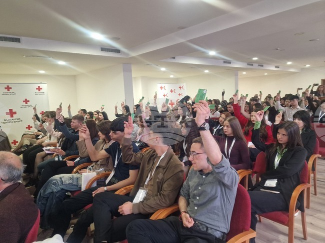 Младежкият Червен кръст прие отчета си за 2025 г. на национален форум в Девин