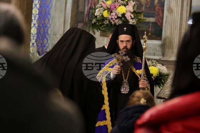 Бургас - храм „Света Богородица" - богослужение