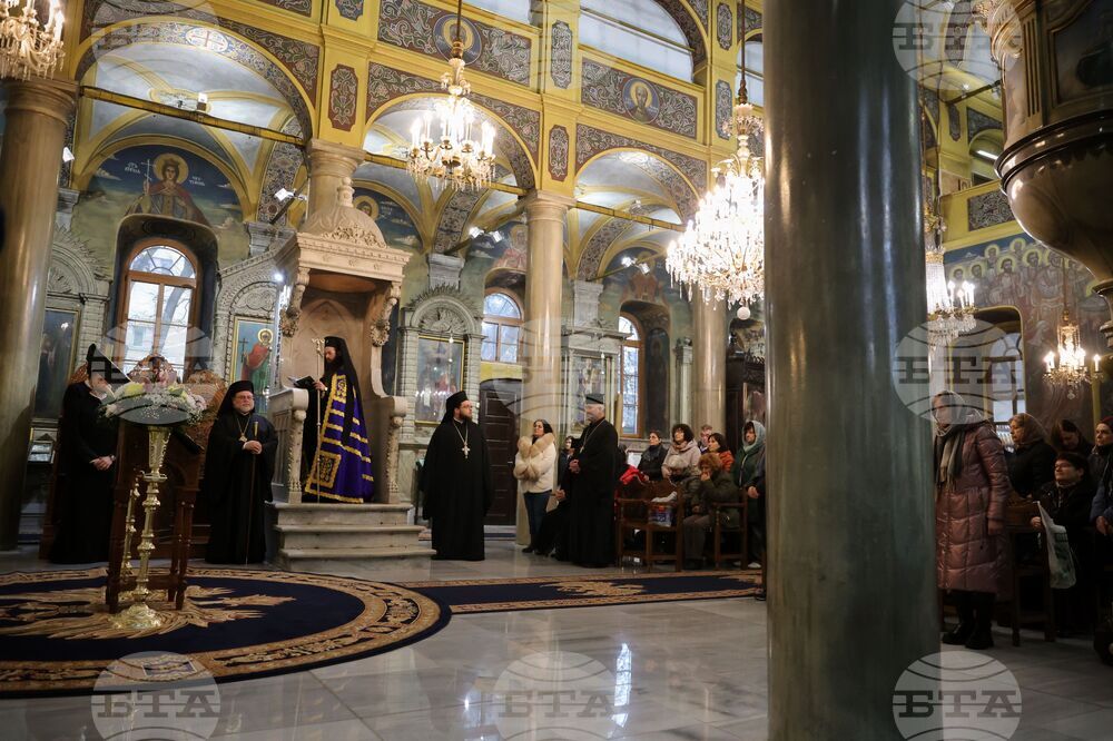 Бургас - храм „Света Богородица" - богослужение