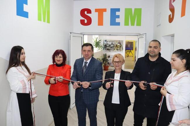 В нов STEM център учениците от Професионалната гимназия по транспорт и лека промишленост в Омуртаг ще развиват уменията си 