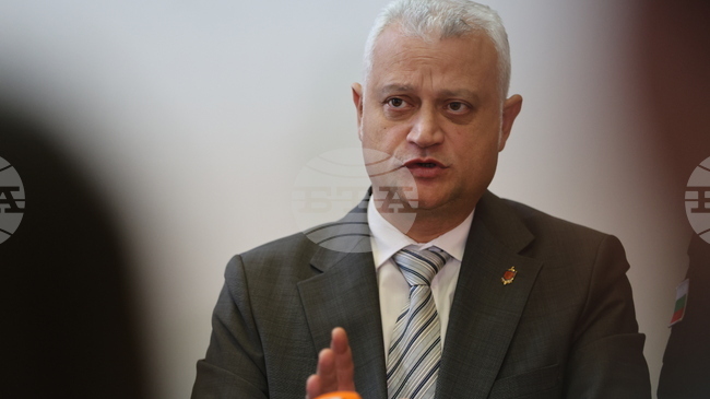 Забелязваме ясна тенденция за повишаване на доверието на населението към МВР, каза служебният вътрешен министър Емил Дечев