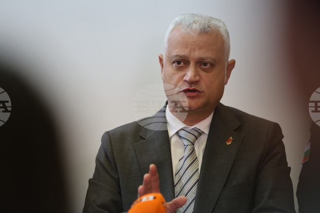 Забелязваме ясна тенденция за повишаване на доверието на населението към МВР, каза служебният вътрешен министър Емил Дечев