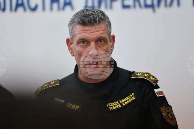 Задържани са 38 души при специализирана полицейска операция в област Благоевград, каза главен комисар Георги Кандев