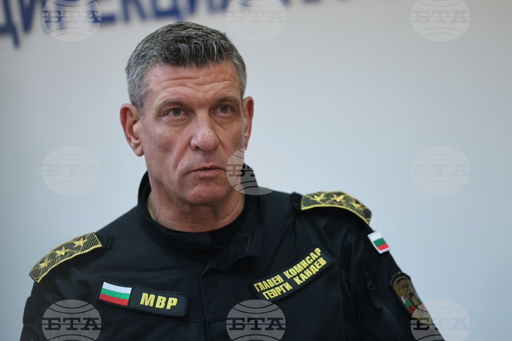 В Стара Загора и Кюстендил бяха иззети близо 9000 евро, четирима души са задържани, съобщи и.д. главен секретар на МВР Георги Кандев 