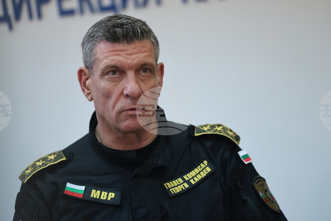 Арестуван е кметът на село Овчарово, който е раздавал суми на жители, за да гласуват за определена партия, съобщи Георги Кандев