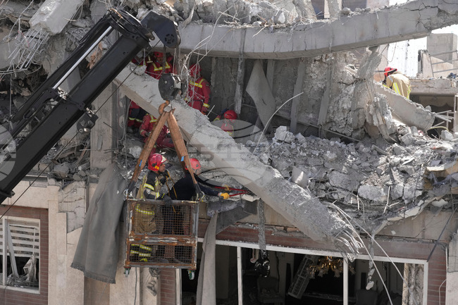 Повече от 20 цивилни са загинали при удари по жилищни сгради в Иран