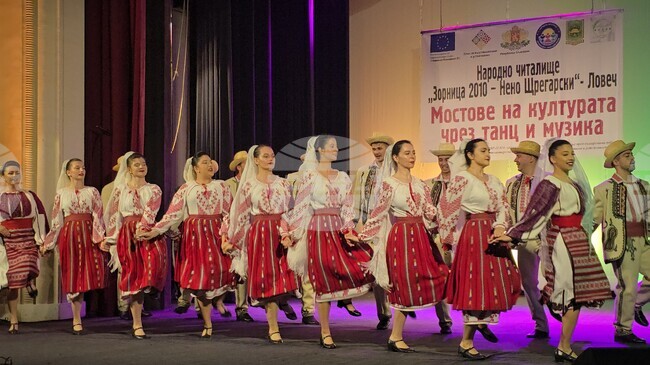 Румънски и български танцьори показаха своята култура и фолклор на една сцена