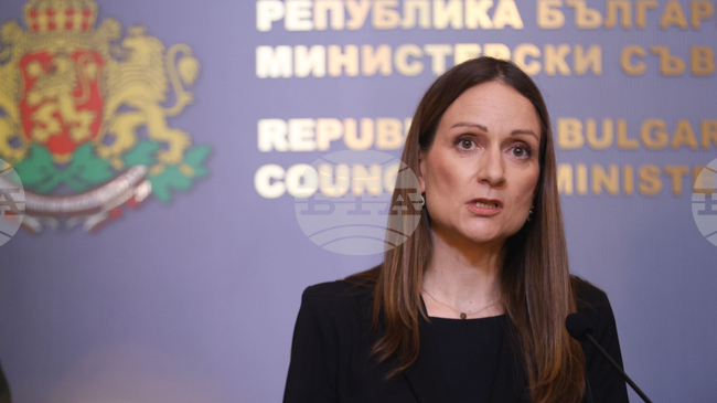 Забавяме въвеждането на тол таксите за транспортния сектор и изтегляме плащанията в земеделието напред във времето, обяви Ирина Щонова 