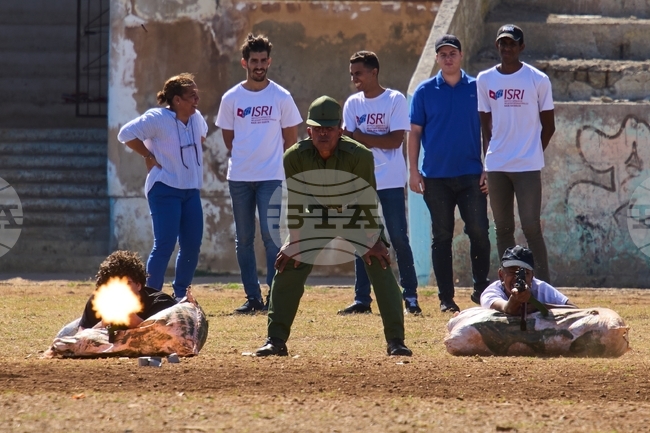 APTOPIX Cuba Military Training