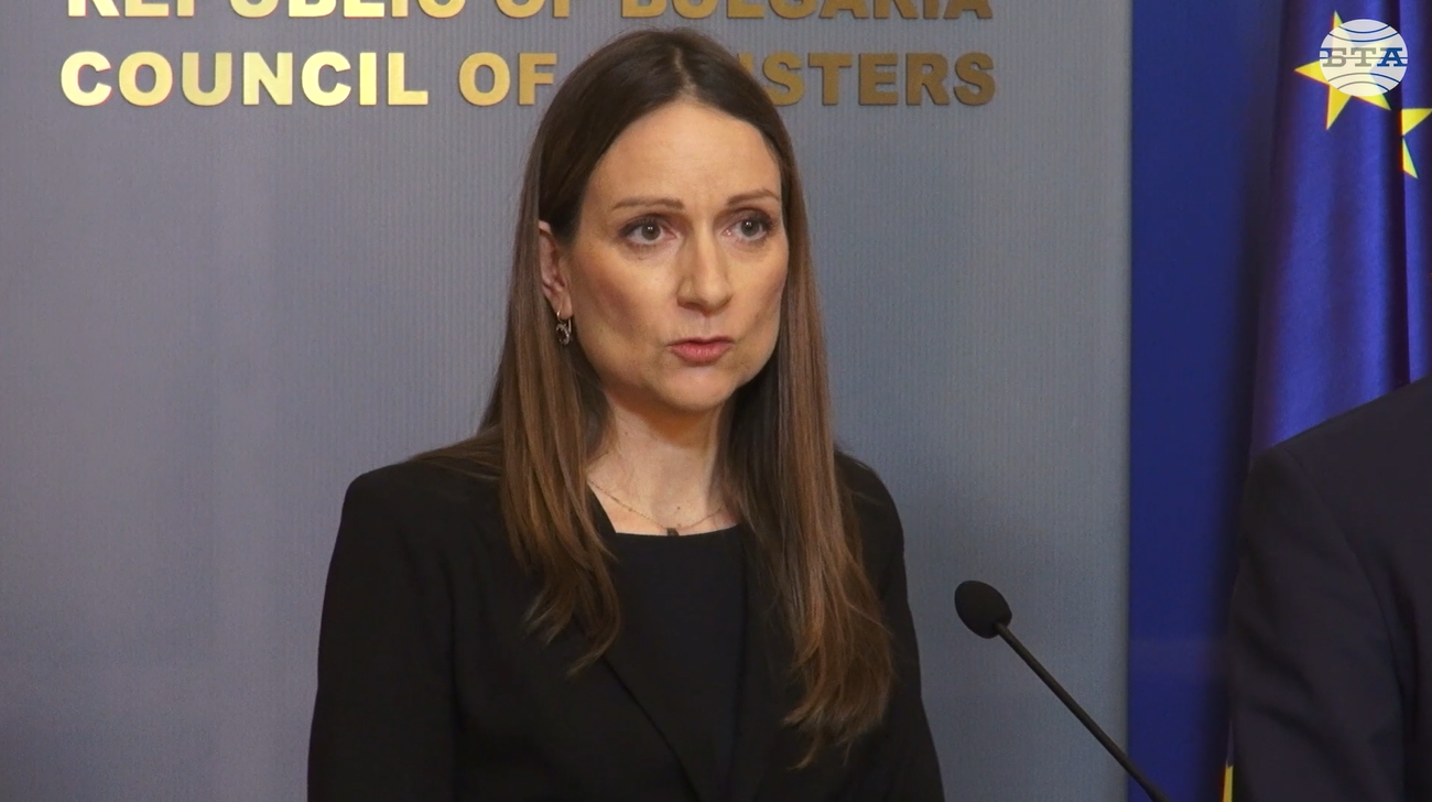 Забавяме въвеждането на тол таксите за транспортния сектор и изтегляме плащанията в земеделието напред във времето, обяви Ирина Щонова