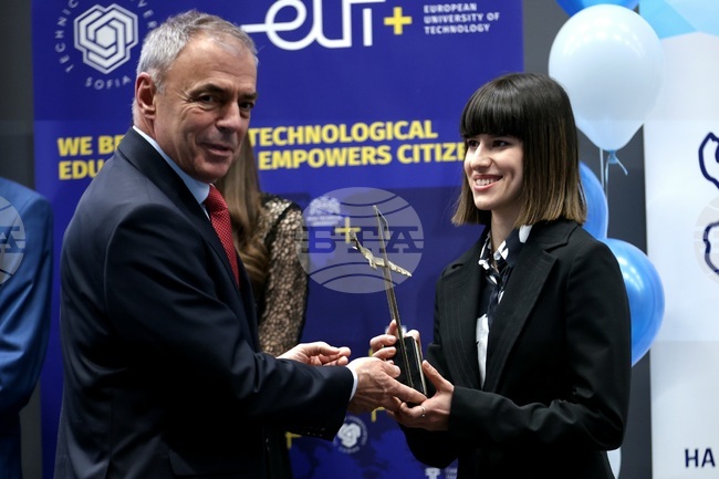  Големият приз „Студент на годината - 2026“ беше връчен от служебния министър на образованието проф. Сергей Игнатов на Ивана Каменова от УАСГ