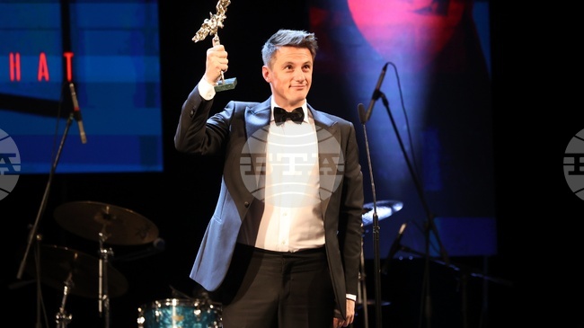 Пламен Димов получи „Икар“ за водеща мъжка роля за Леоне в „Глембаеви“ 