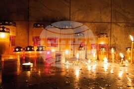 Румъния - Благодатният огън в патриаршеската катедрала в Букурещ