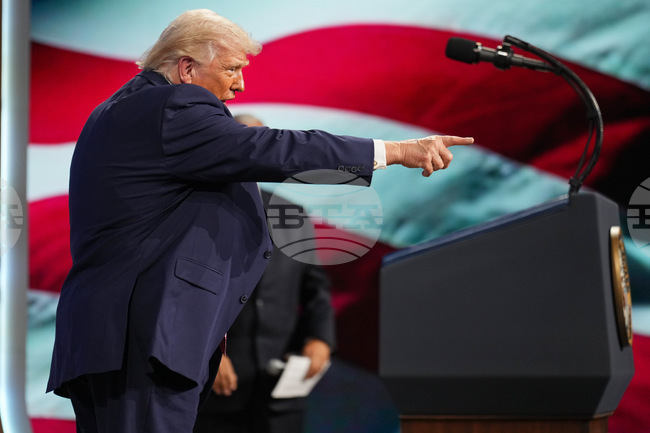 Борсови залози преди решения на Тръмп будят съмнения за използване на вътрешна информация и привличат вниманието на експерти, според Ройтерс