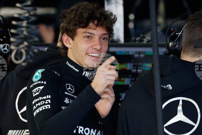 Пилотът на Мерцедес Кими Антонели спечели полпозишън за Гран при на Япония във Формула 1