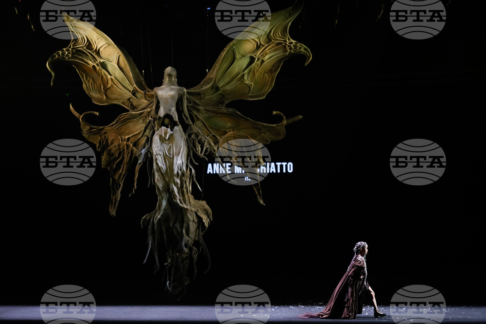 APTOPIX China Fashion Week