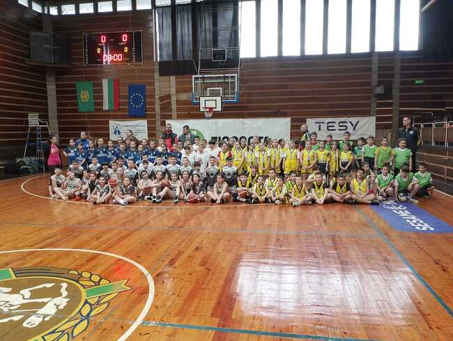 Малките „вълци“ с купи и медали от турнира за Купата на ЦПЛР-УСШ „Хан Крум“ в Шумен