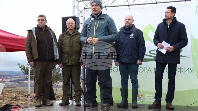 Десетото юбилейно издание на инициативата "Новата гора на София" започна днес в Банкя