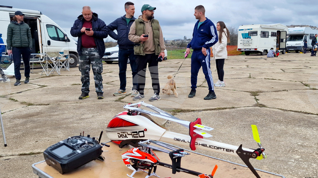 С авиосъбор на летище „Узунджово“ край Хасково бе открит сезонът по авиомоделизъм 