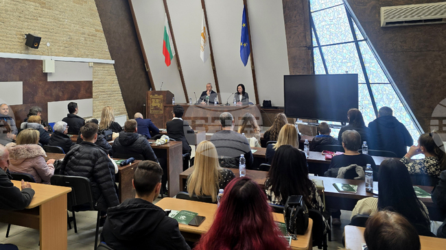 Prosperity Impossible without Independence, Vazrazhdane Leader Kostadinov Says