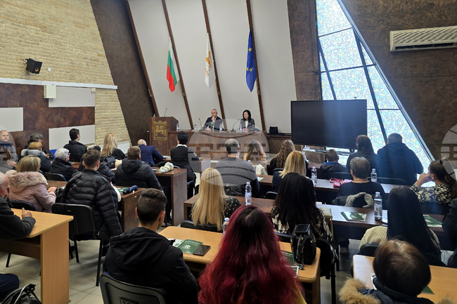 Prosperity Impossible without Independence, Vazrazhdane Leader Kostadinov Says