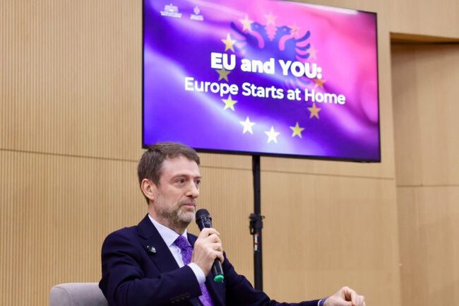 АТА: Младежкият диалог започва като част от инициативата „ЕС и ти – Европа започва у дома“, съобщи албанският външен министър