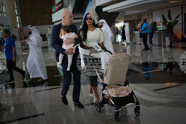 Авиокомпания „Емирейтс“ съобщи на своите клиенти за забрана за ирански граждани да влизат или преминават през територията на ОАЕ