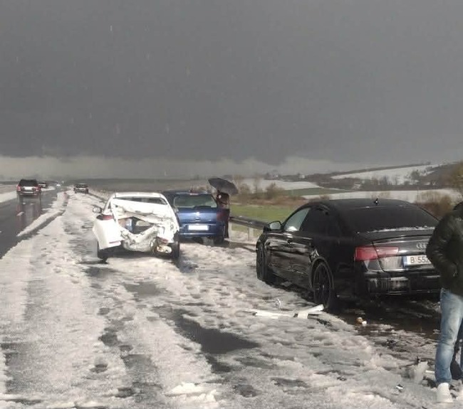 Поради обилен дъжд и градушка в Шуменско се въвежда временно организация на движението до пътен възел "Белокопитиво"