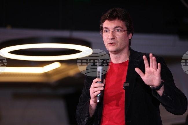 Съвсем не прагматично, ще се опълчим на властта, когато тя не работи за хората, заяви лидерът на БСП Крум Зарков пред младите социалисти