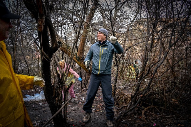 СО: Над 50 тона отпадъци бяха извозени днес само в Люлин – пролетното почистване продължава в още близо 60 точки в София