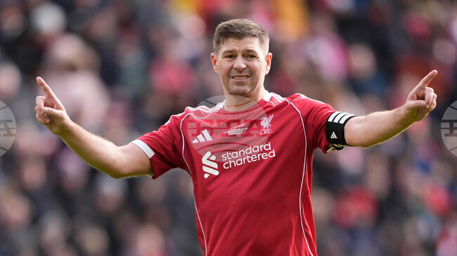 Стивън Джерард разкри, че е посъветвал Мохамед Салах да не си тръгва от Ливърпул без да оправи отношенията си с всички в клуба