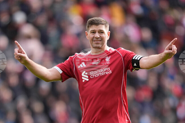 Стивън Джерард разкри, че е посъветвал Мохамед Салах да не си тръгва от Ливърпул без да оправи отношенията си с всички в клуба