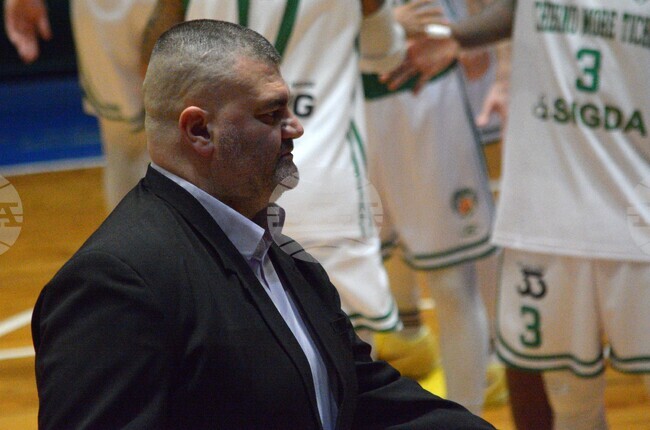 "Три мача не можем да победим Спартак нито веднъж", коментира след загубата от плевенския тим наставникът на Черно море Тича Васил Евтимов