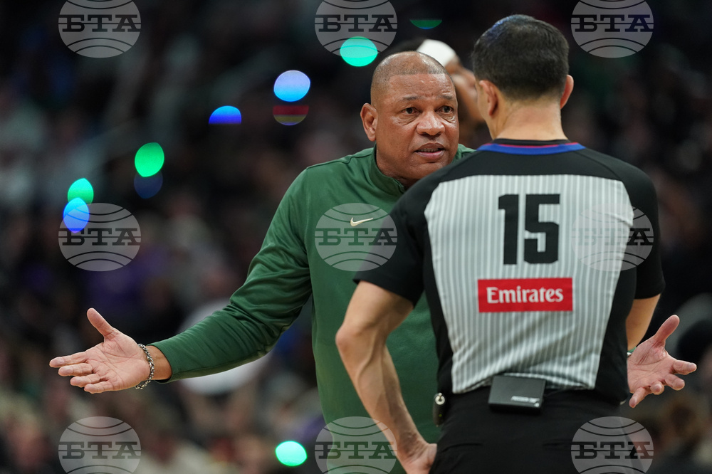 Spurs Bucks Basketball