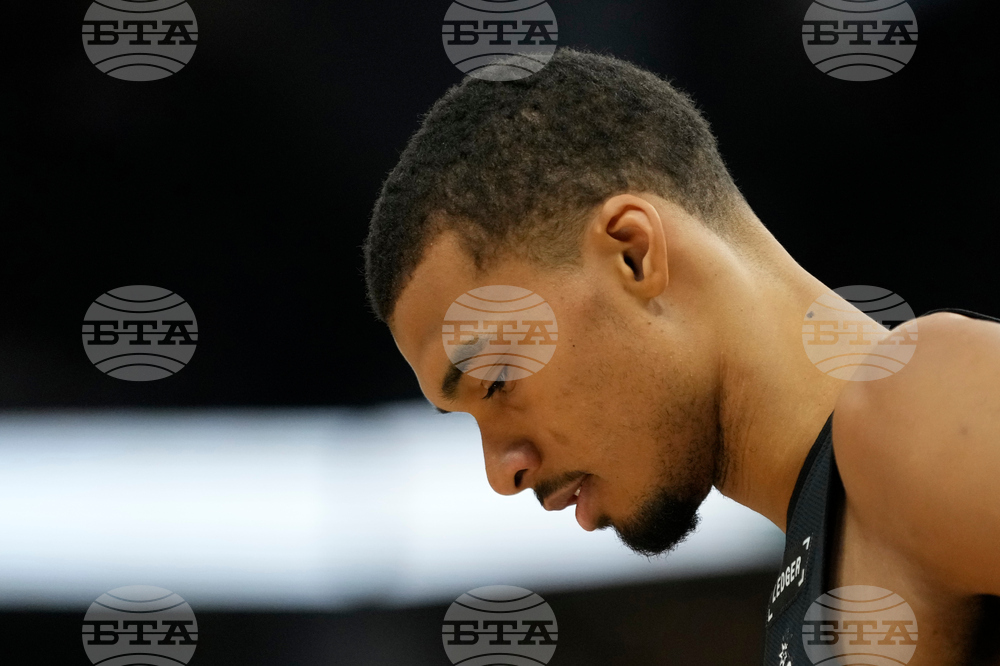 Spurs Bucks Basketball