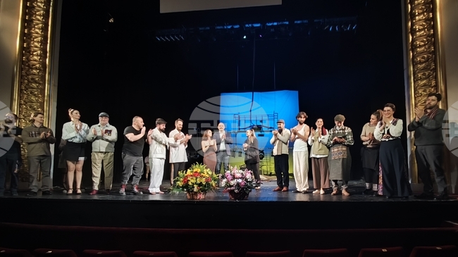 В Народния театър бе представен спектакълът „Носорози“ на Албански театър – Скопие, поставен от директора на Народния театър Васил Василев