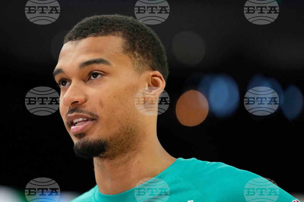 Spurs Bucks Basketball