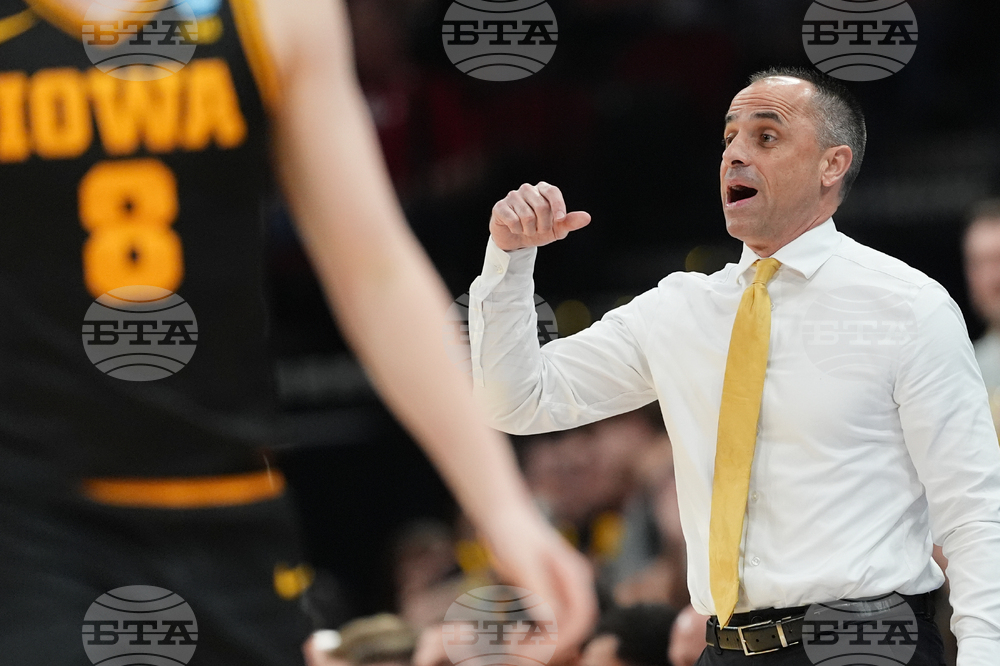 NCAA Iowa Illinois Basketball