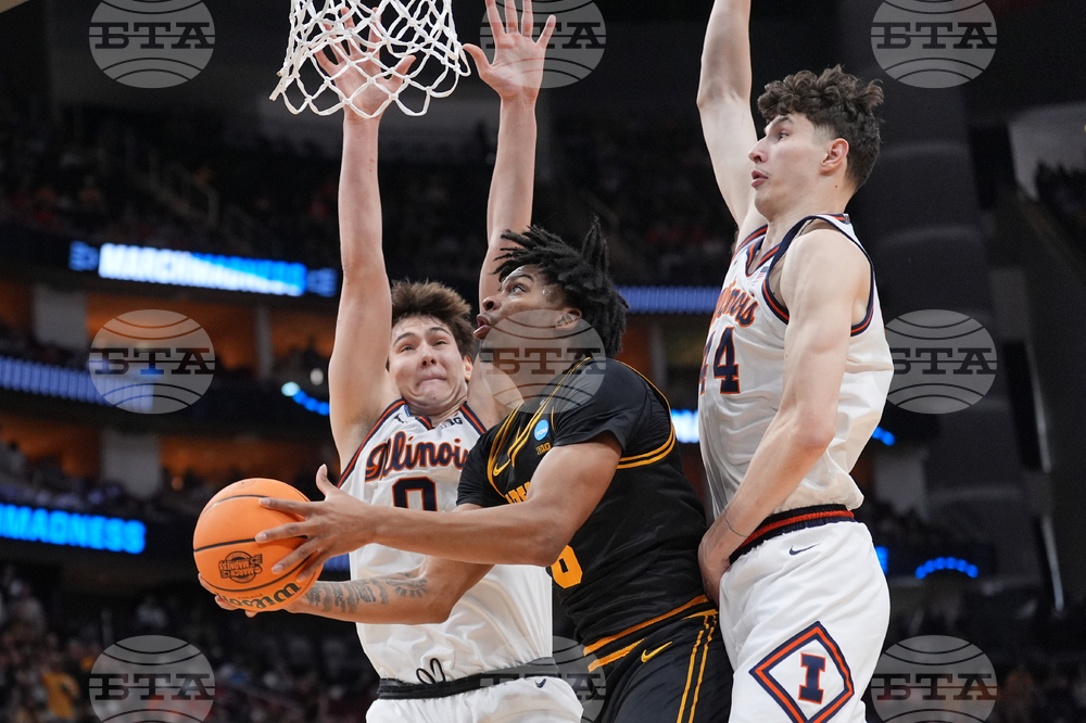 NCAA Iowa Illinois Basketball