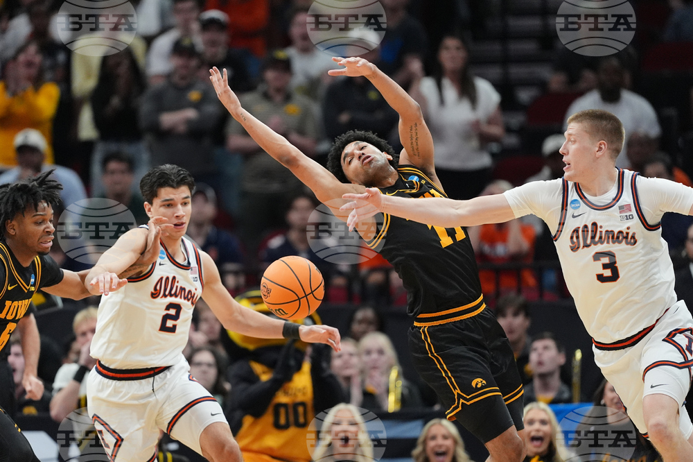 NCAA Iowa Illinois Basketball