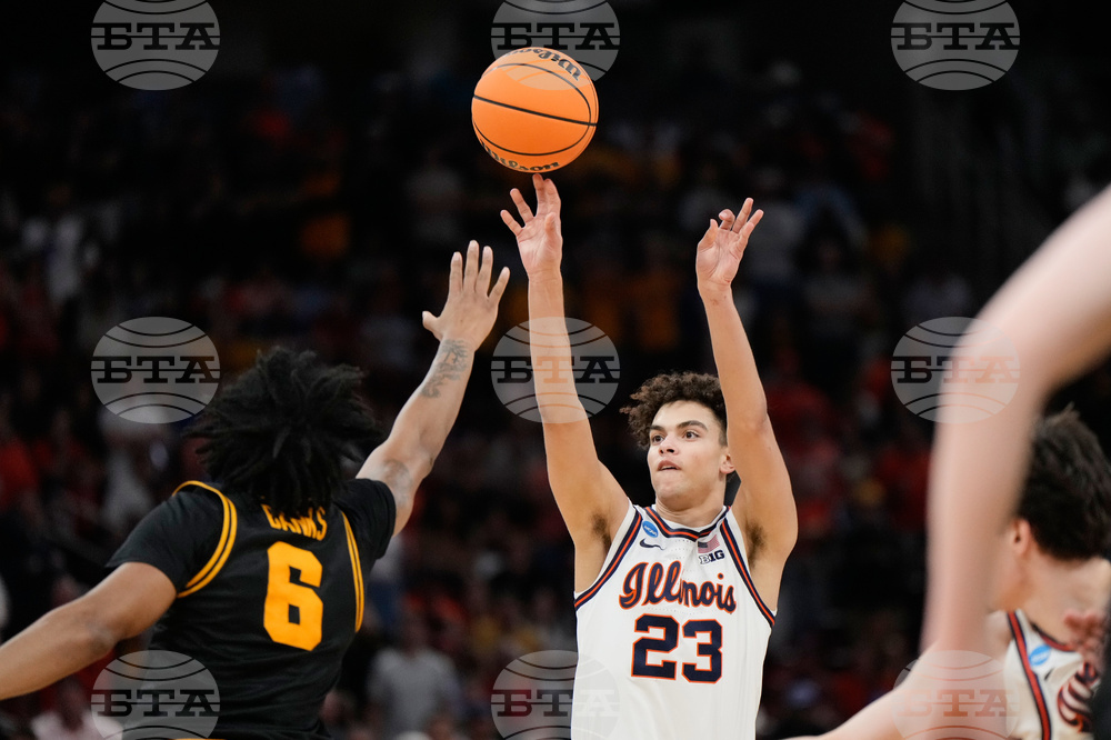 NCAA Iowa Illinois Basketball