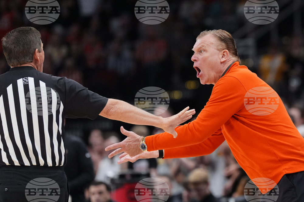 NCAA Iowa Illinois Basketball