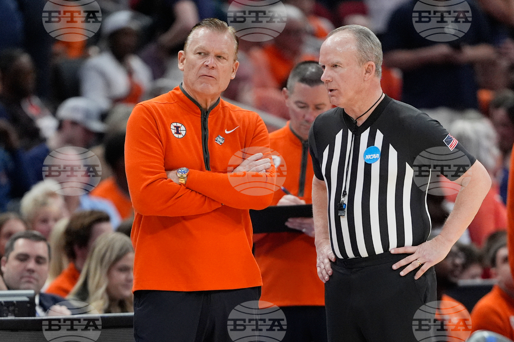 NCAA Iowa Illinois Basketball