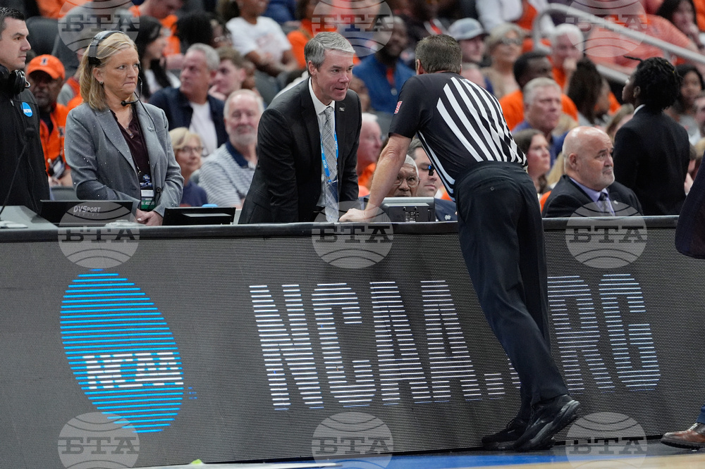 NCAA Iowa Illinois Basketball