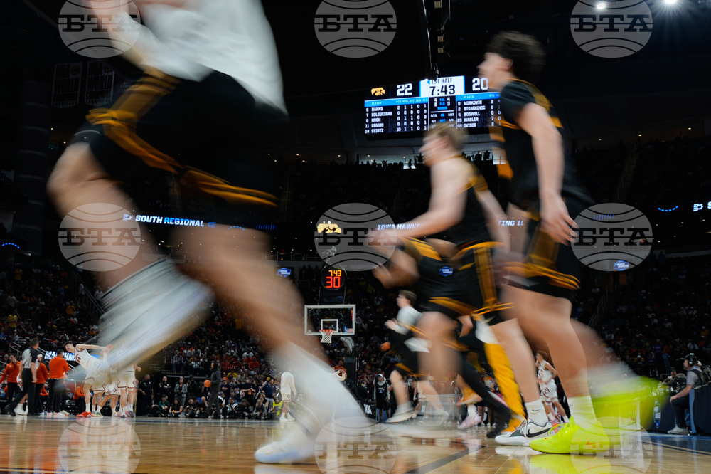 NCAA Iowa Illinois Basketball